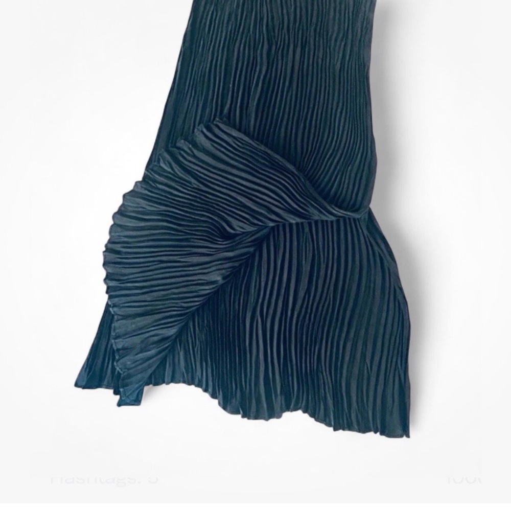 Eileen Fisher Black Crushed
Cupro silk Midi Dress Small Scoop
Neck Pleated dress - Picture 5 of 5